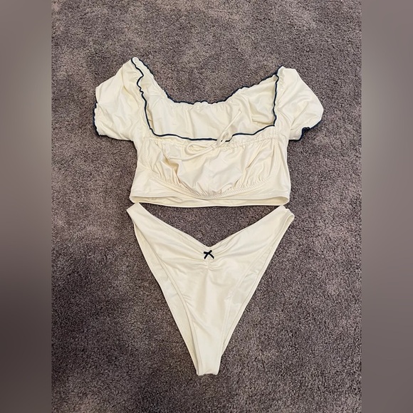 Frankie’s Bikini Set - Picture 6 of 7